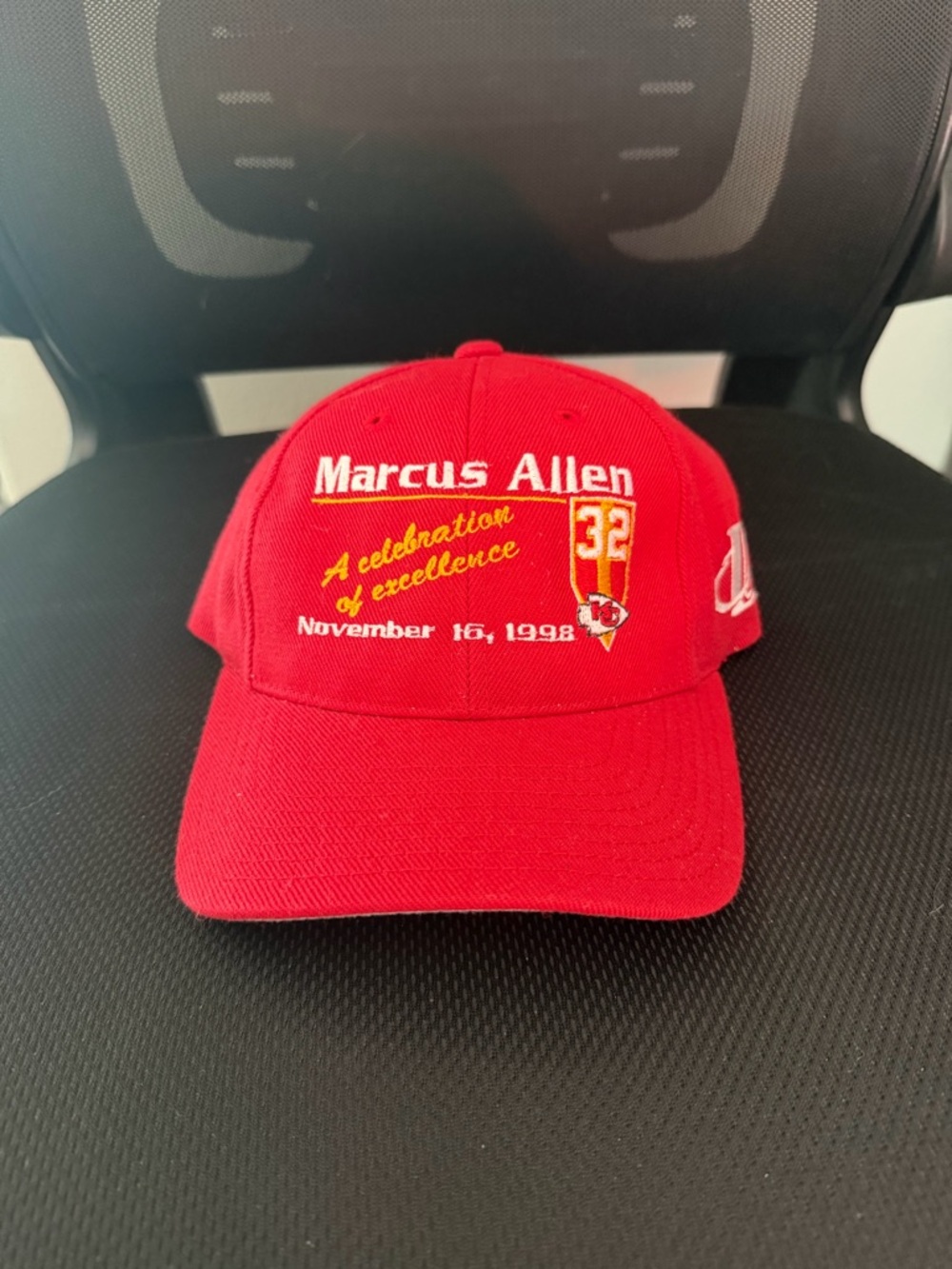 Vintage 90s Men’s NFL Kansas City Chiefs Marcus Allen Logo Athletic Red Hat